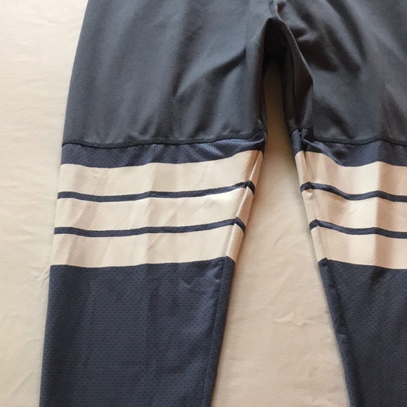 Womens BLUE GRAY WHITE Leg Striped Gym Workout Leggings Sz M - Picture 6 of 10
